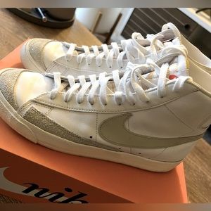 Nike Blazer Mid ‘77 VNTG size 10 Men’s. Color white/bone sail